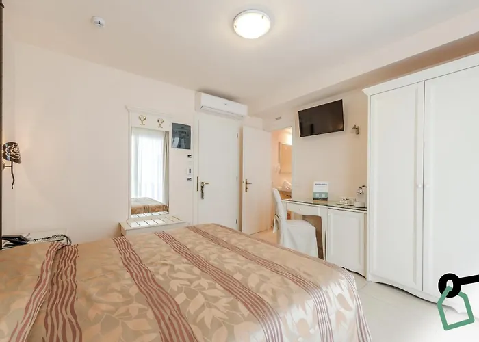 Ξενοδοχείο Hotiday 4*