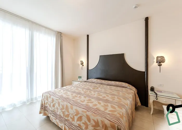 Hotiday Ξενοδοχείο 4*