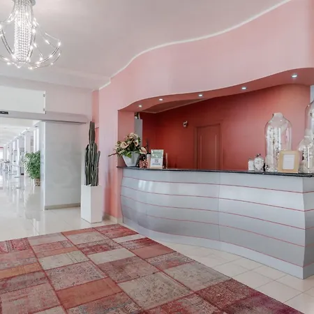 Hotiday Отель 4*